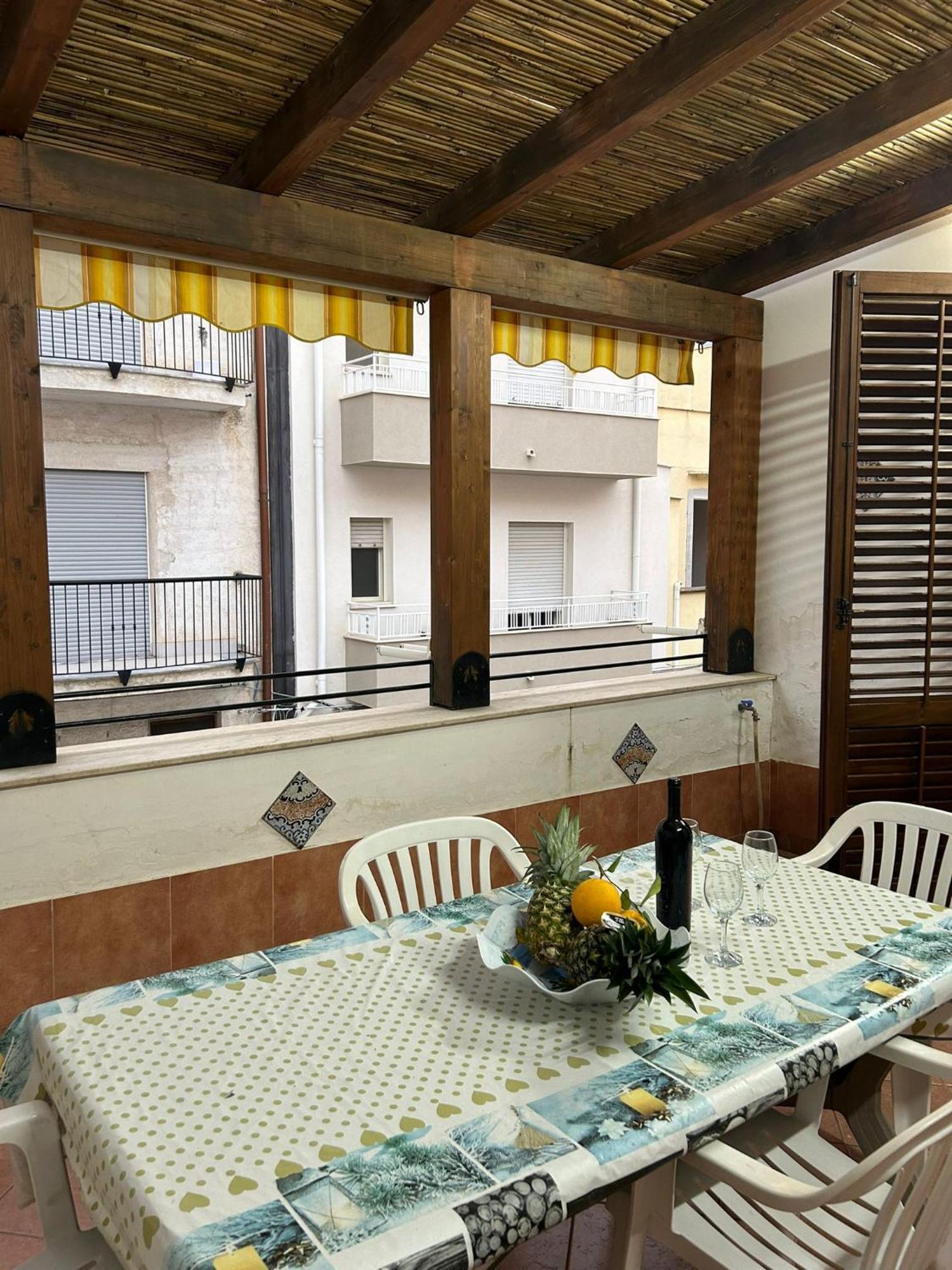 Casa Vita In Centro Balestrate Exteriér fotografie